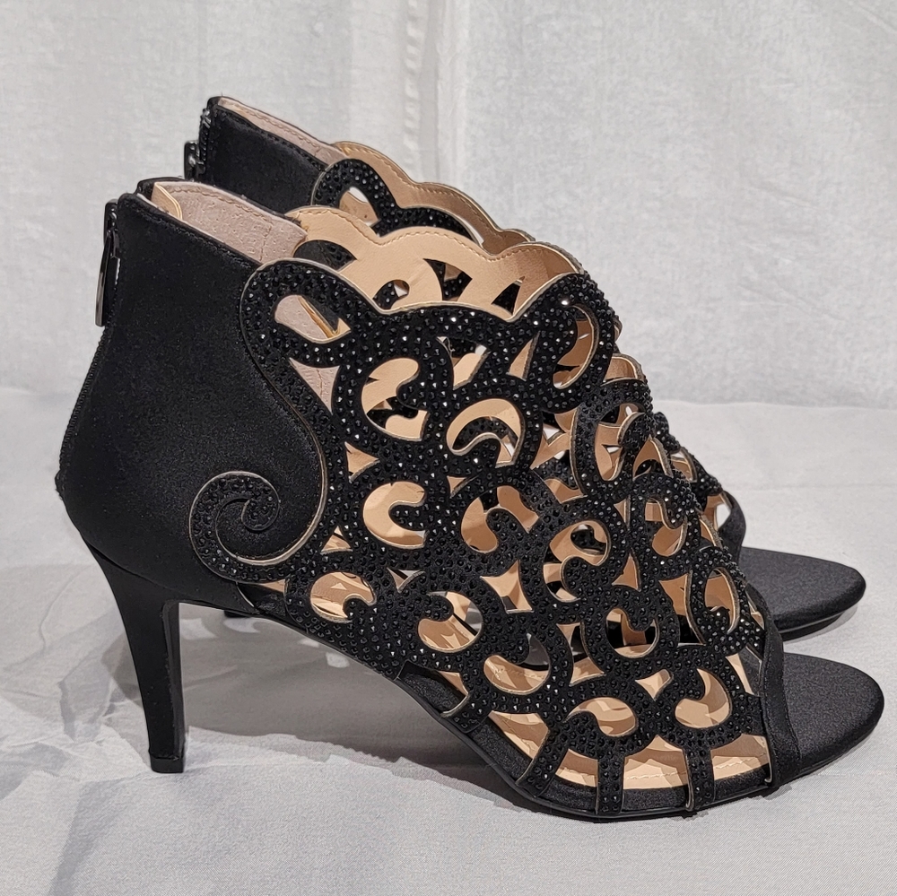 J. RENEE Mcwayfalls Dress Heels Size 10W (NWOT)